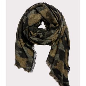 Do Everything in Love camo blanket scarf